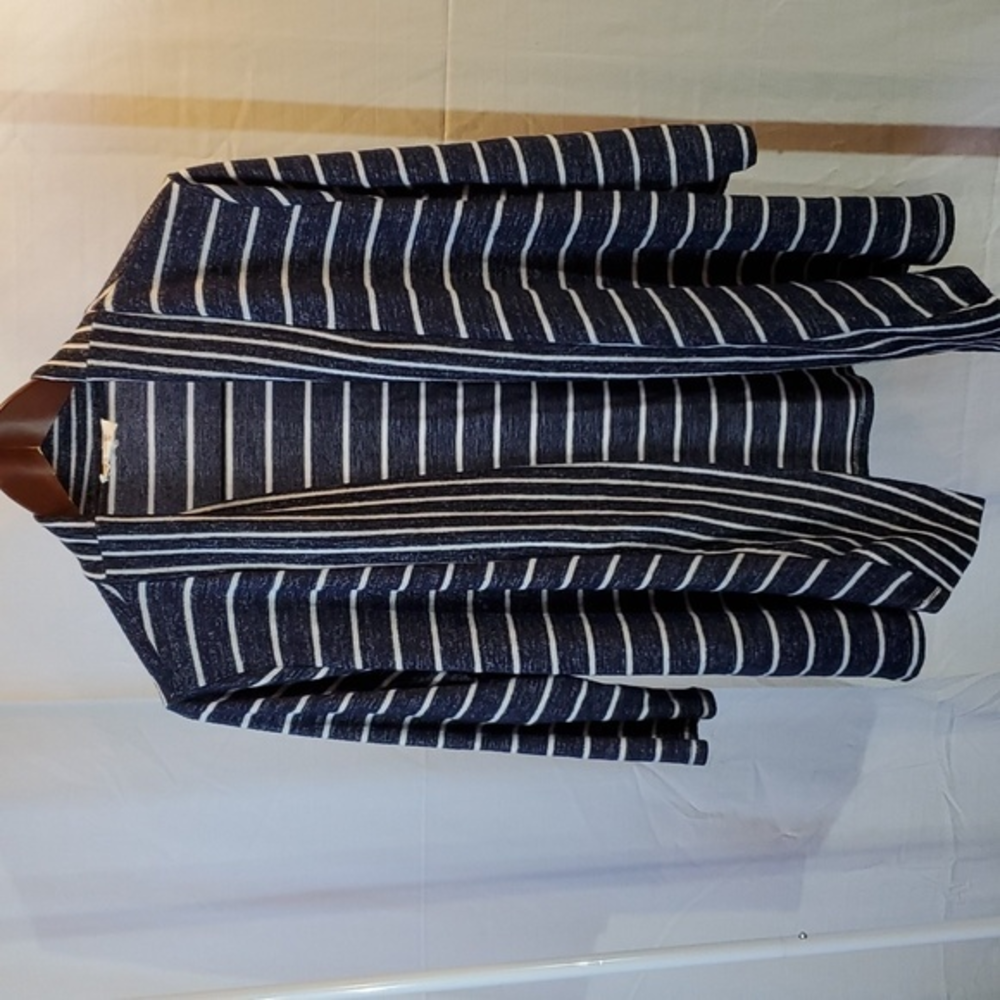 Striped cardigan by Exclusive One.‎